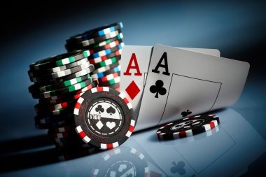 Bet selection controls and spin button on Fortune Tiger game screen