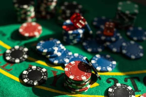 Free spin bonus feature activation screen with symbol scatter display